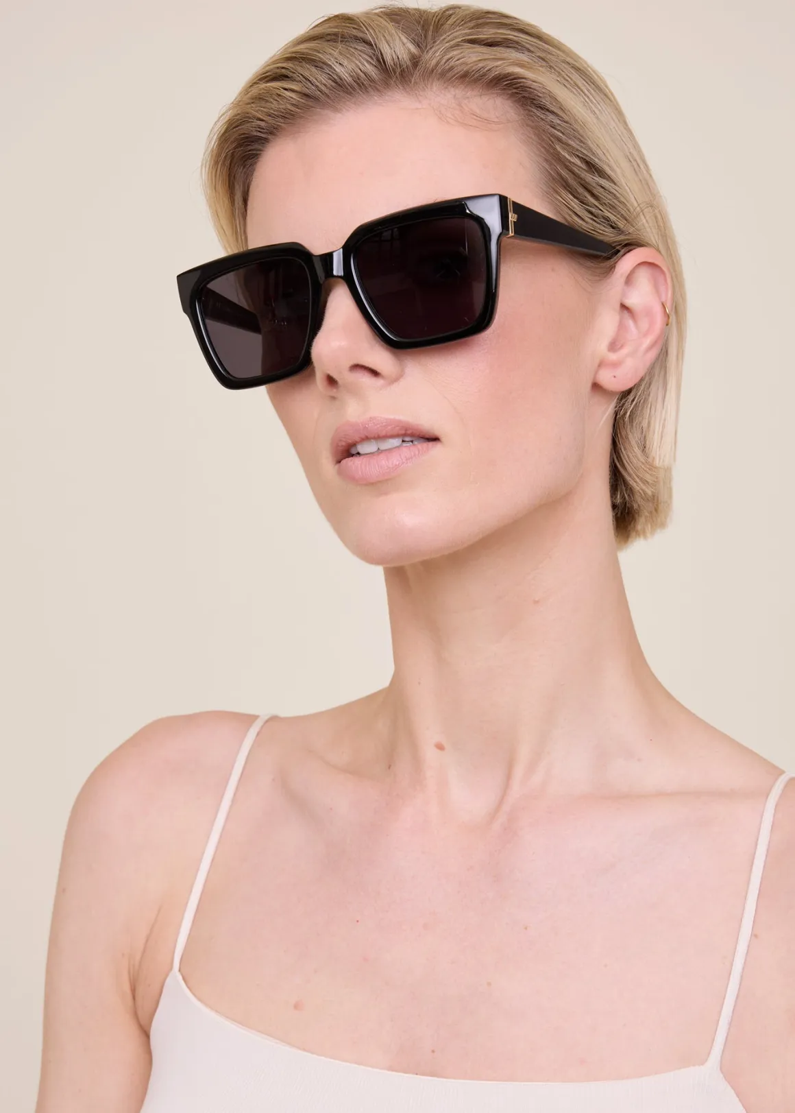 VANILIA Large d-frame sunglasses Zwart Fashion